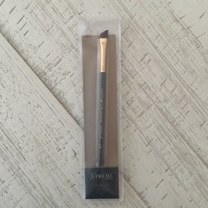 Xtreme Lash Angle Brush NWT